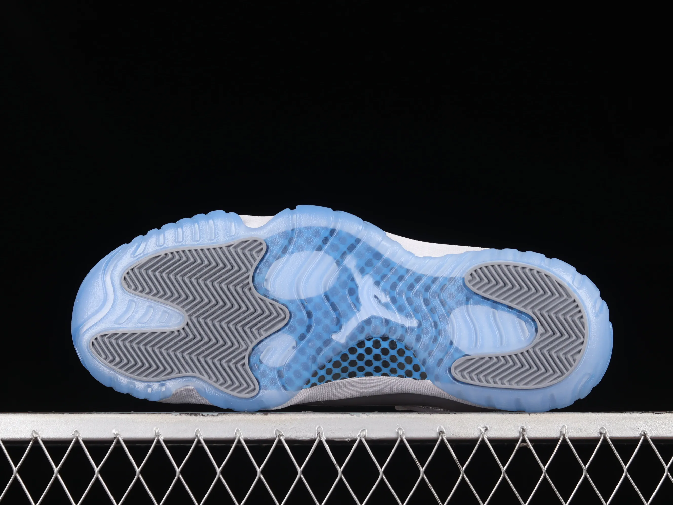 All categories Air Jordan Jordan series basketball shoes Air Jordan 11 F version Air Jordan AJ11 Low "Cement Grey" AJ11 Joe 11 cool gray 2.0 real standard real carbon low-top basketball shoes AV2187-140